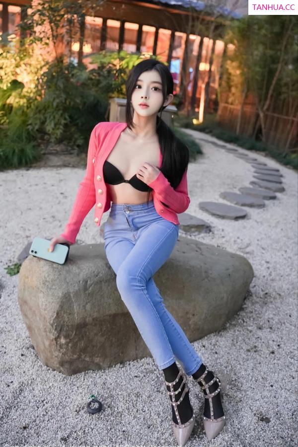   [XiuRen]高清写真图 2024.02.08 No.8091 龙雪儿 牛仔裤美臀第23张图片